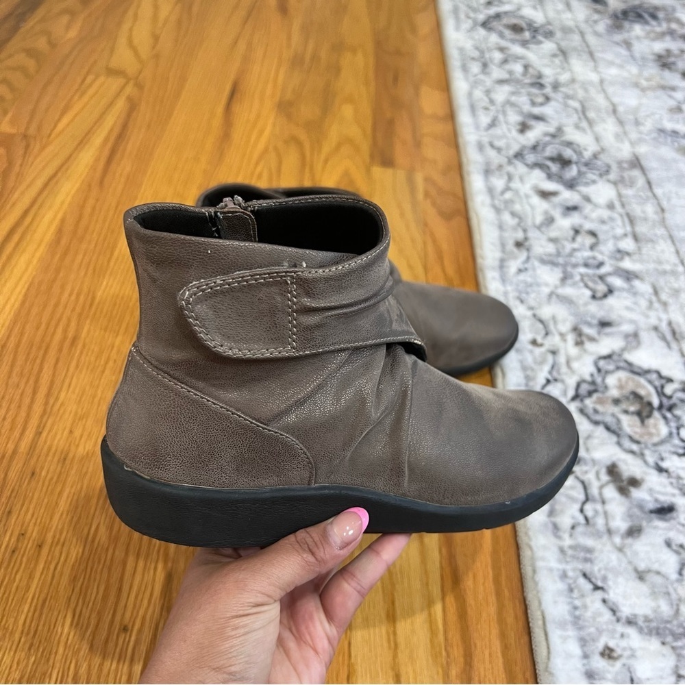 CLOUDSTEPPERS by Clarks Ruched Ankle Boots